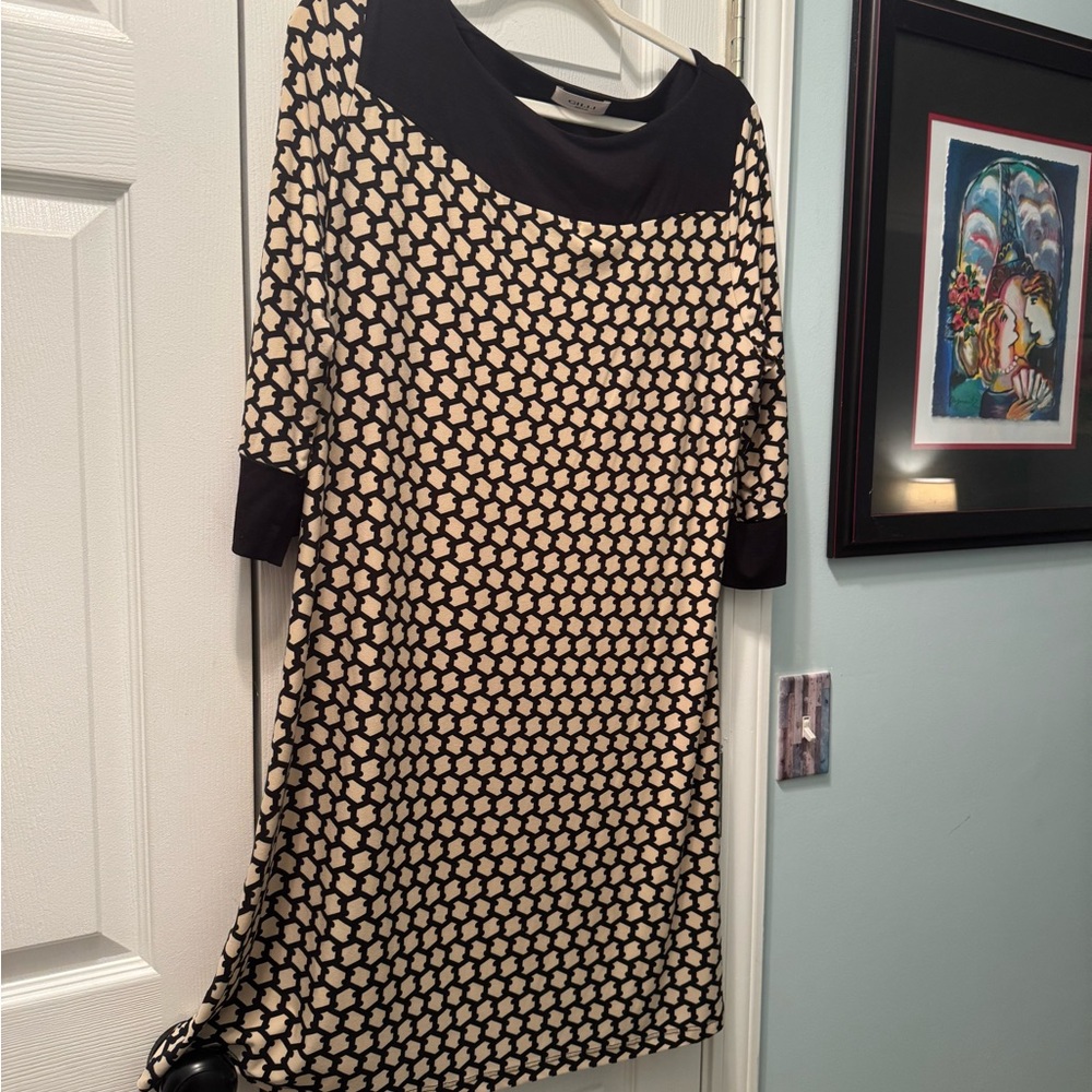 Gilli Black and Cream Geometric Dress